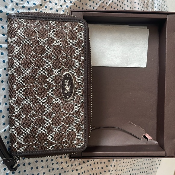 Beautiful Coach wallet new with tags - Picture 8 of 10